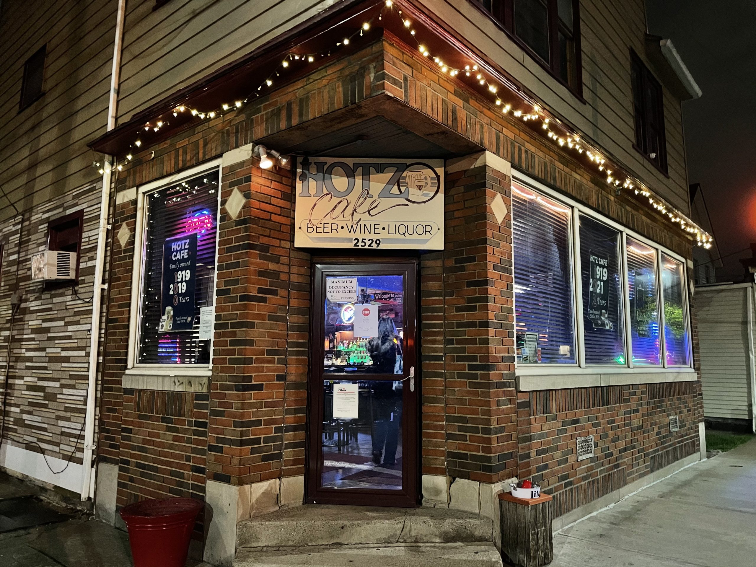 Hotz Cafe - Cleveland Dive Bar - Outside