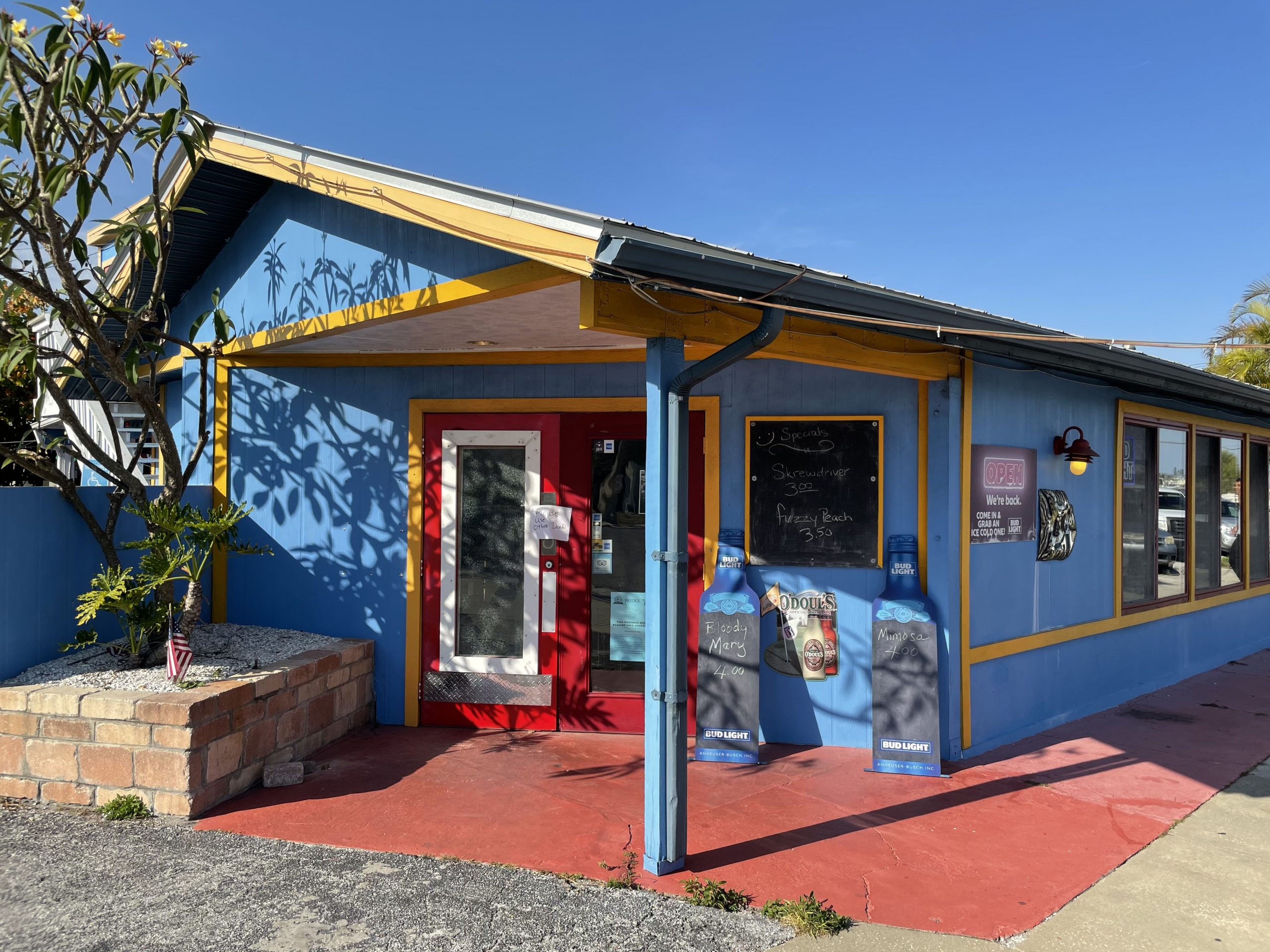 Blue Parrot - St. Pete Dive Bar - Outside
