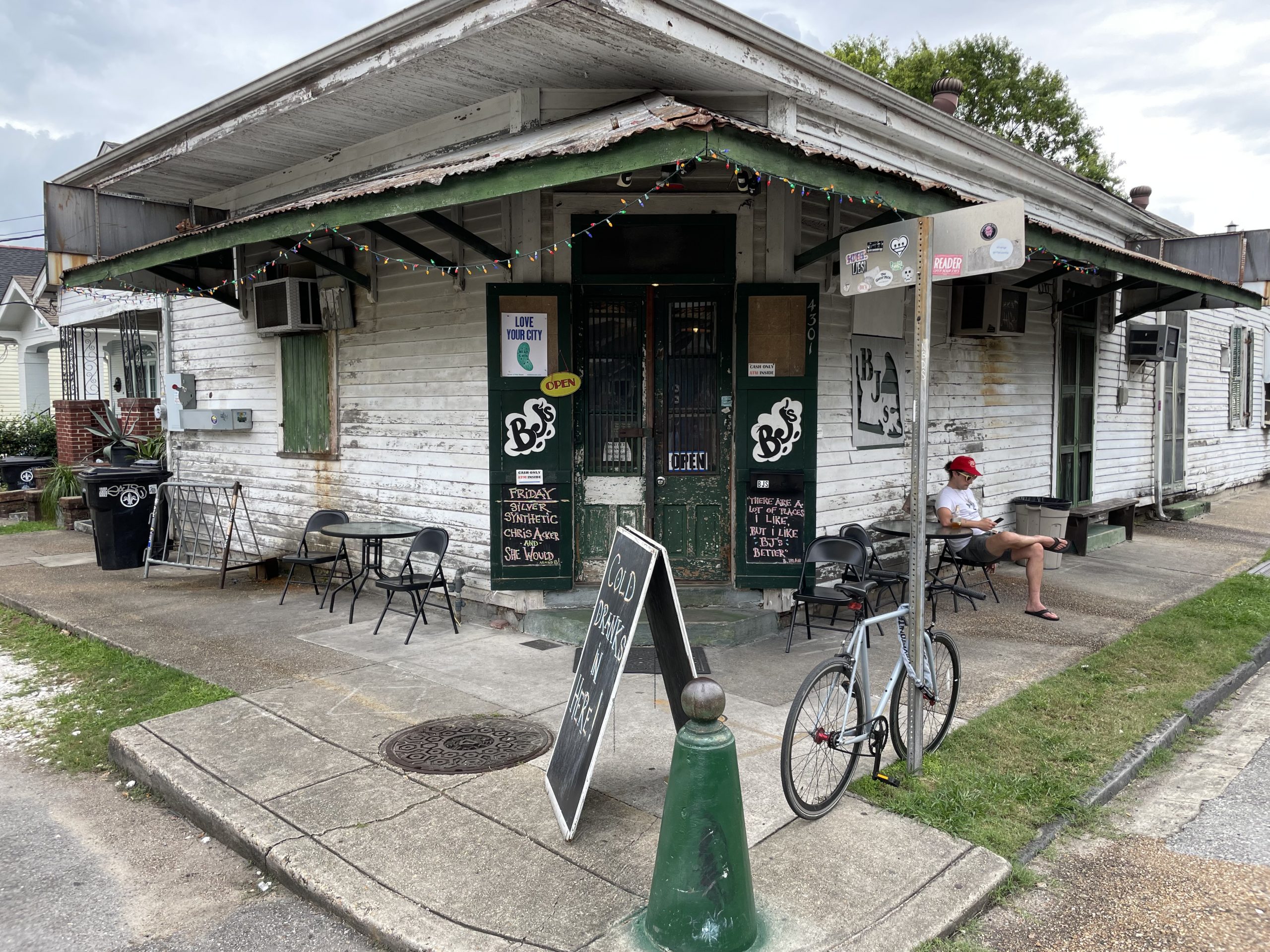 BJ's Lounge - New Orleans Dive Bar - Outside