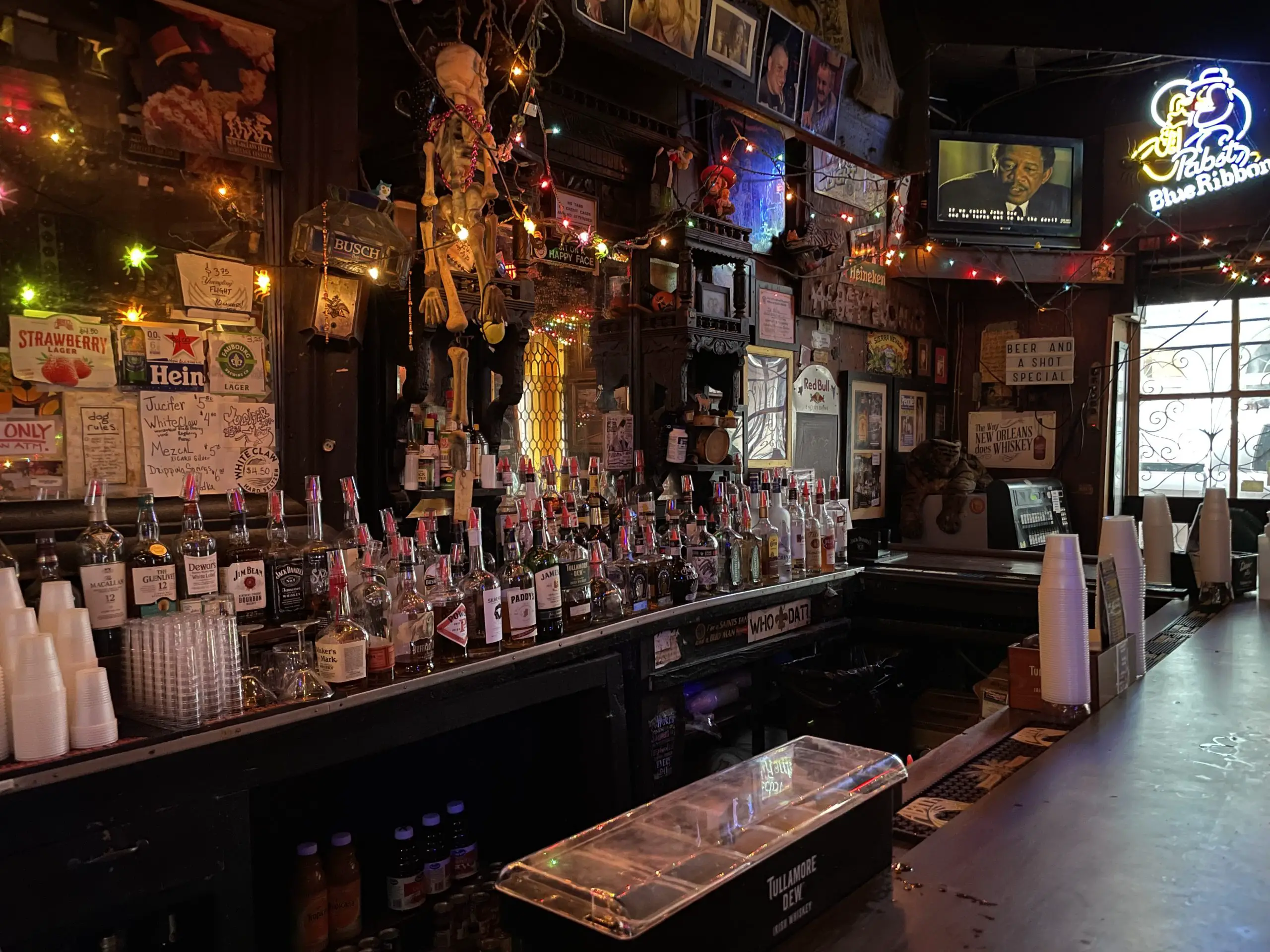 Ginger's Place - Jacksonville Dive Bar - Outside