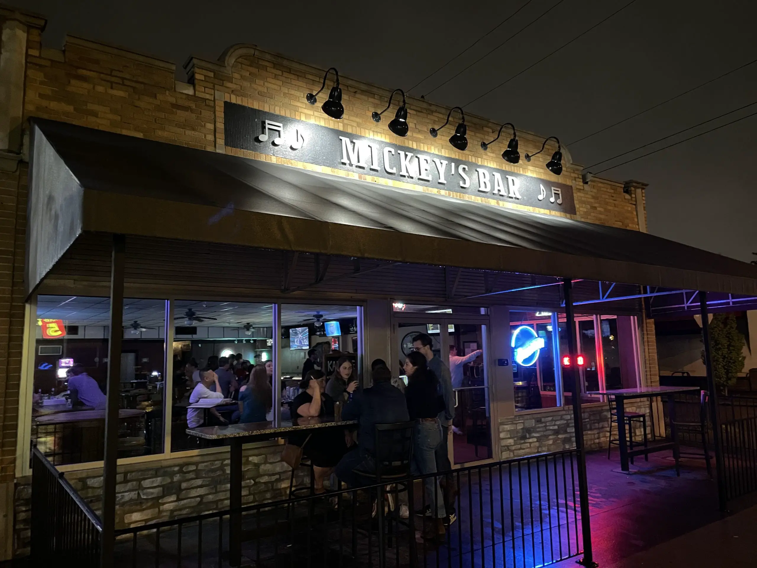 Johnnie's Glenn Avenue Grill - Columbus Dive Bar Exterior
