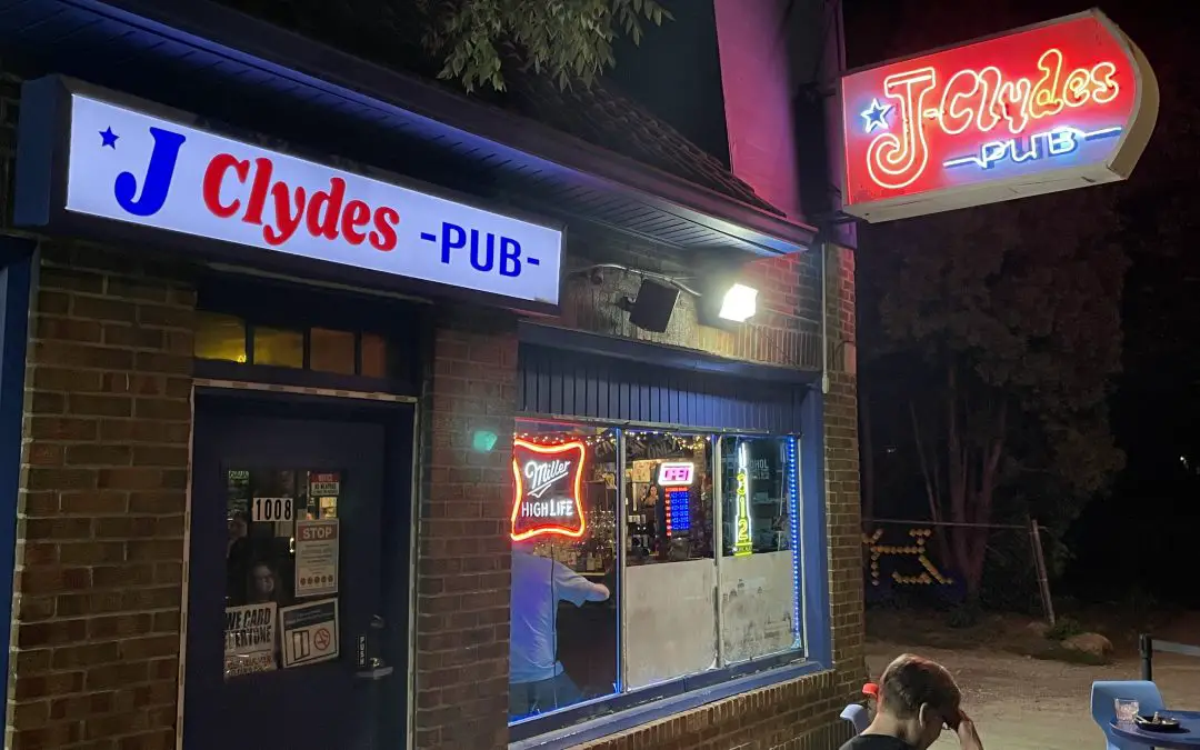 J Clyde’s Pub